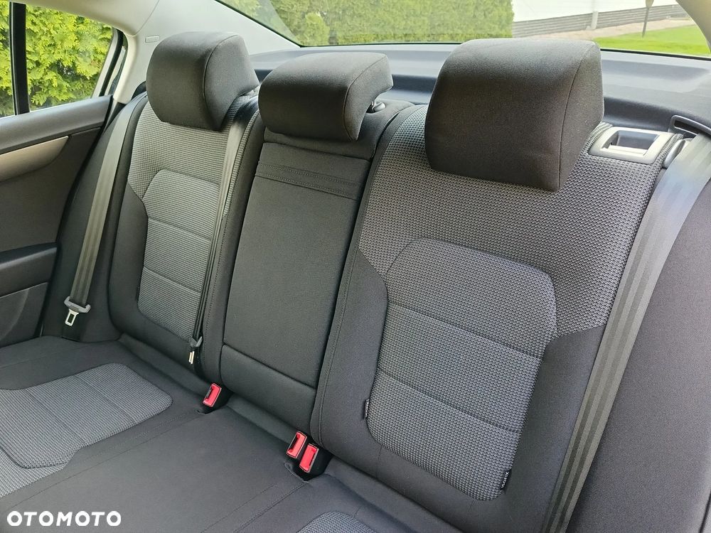 Volkswagen Passat 2.0 TDI DSG BlueMotion Technology Comfortline - 25