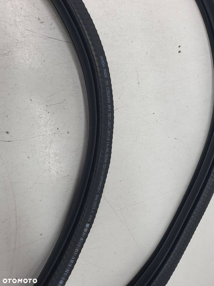 USZCZELKA DRZWI PRAWA TYŁ 5E7867367B KOMBI SKODA OCTAVIA IV - 2