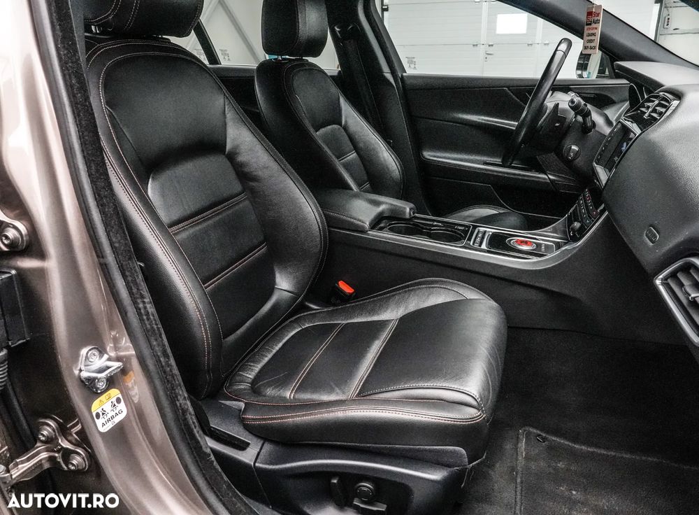 Jaguar XE 2.0 Prestige - 14