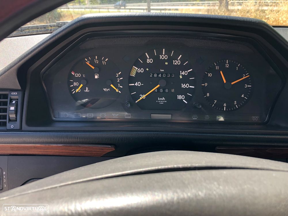 Mercedes-Benz E 200 D - 10