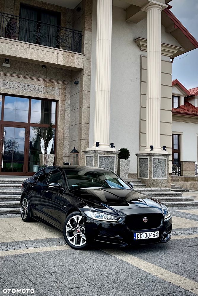 Jaguar XE 2.0 D R-Sport - 3