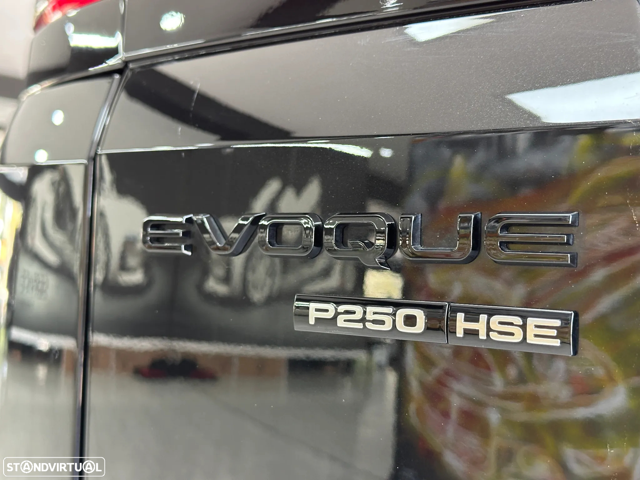 Land Rover Range Rover Evoque 2.0 P250 AWD R-Dynamic HSE Auto - 12