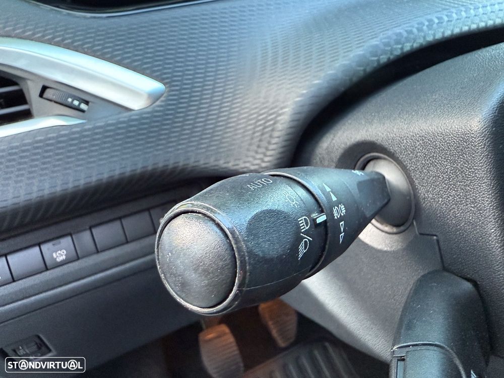 Peugeot 2008 1.6 e-HDi Allure - 26