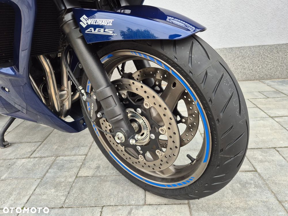 Suzuki GSX - 6