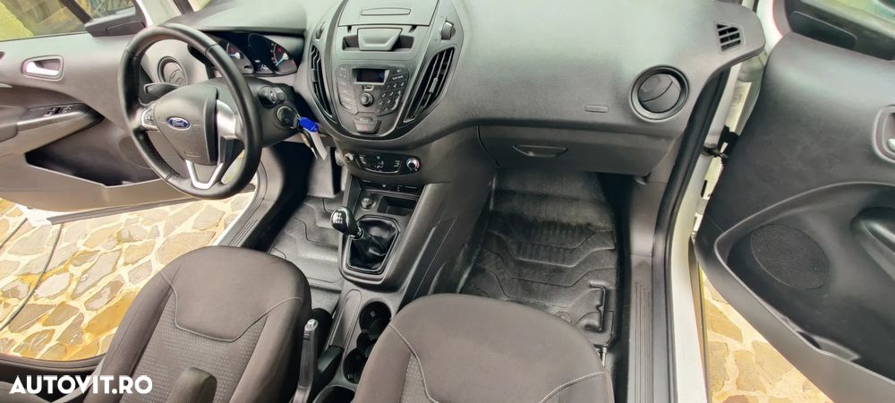 Ford Tourneo Courier - 11