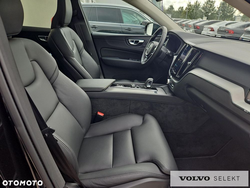Volvo XC 60 T6 AWD Plug-in Hybrid Plus Dark - 12