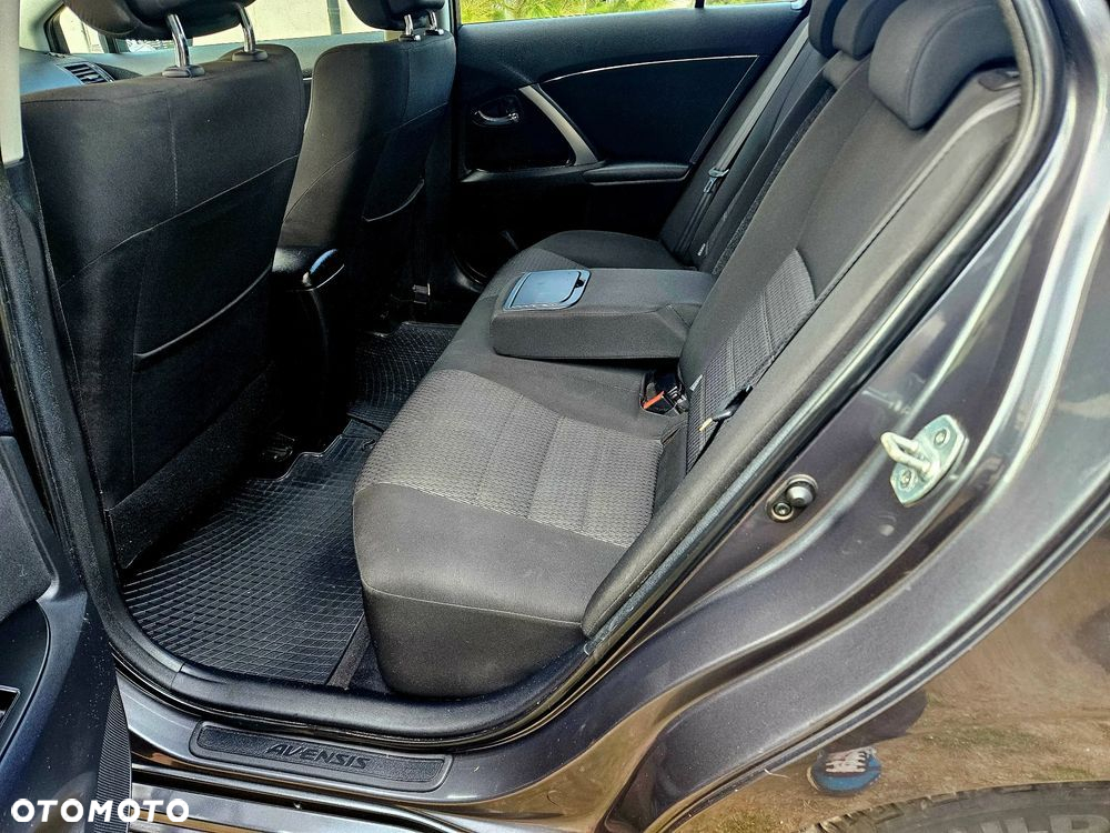 Toyota Avensis 1.8 Style - 9