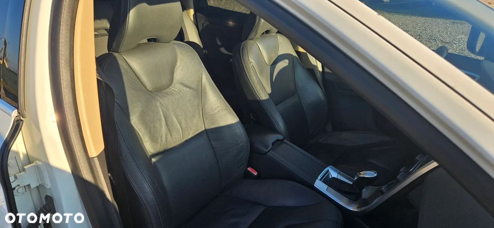 Volvo XC 60 D5 AWD Geartronic Summum - 30