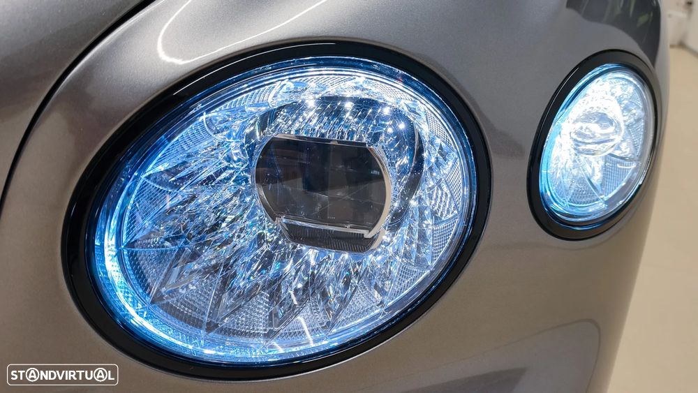 Bentley Flying Spur Hybrid S - 12