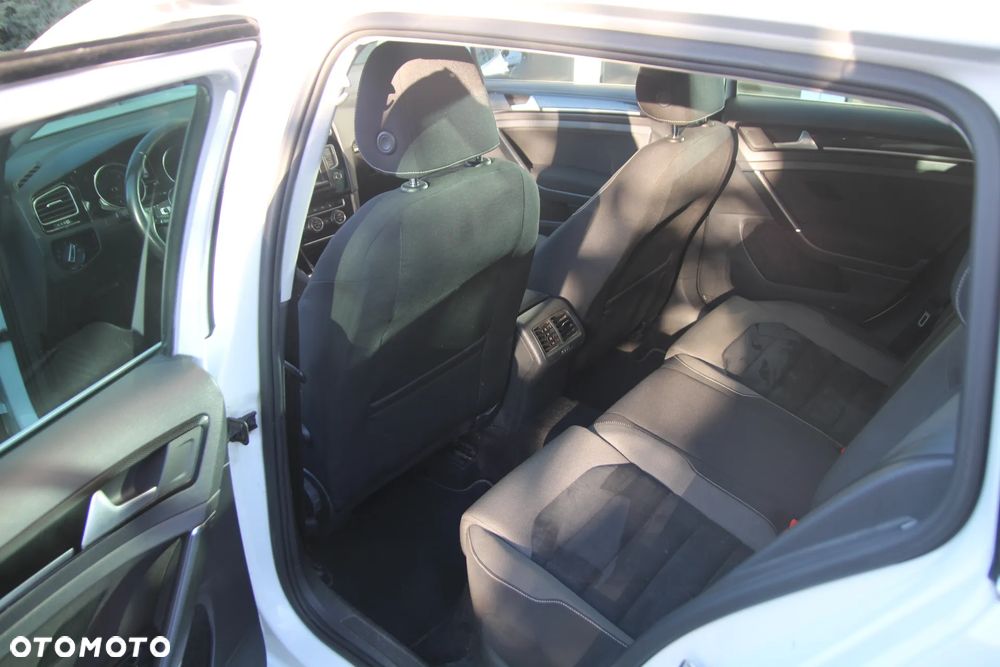 Volkswagen Golf - 8
