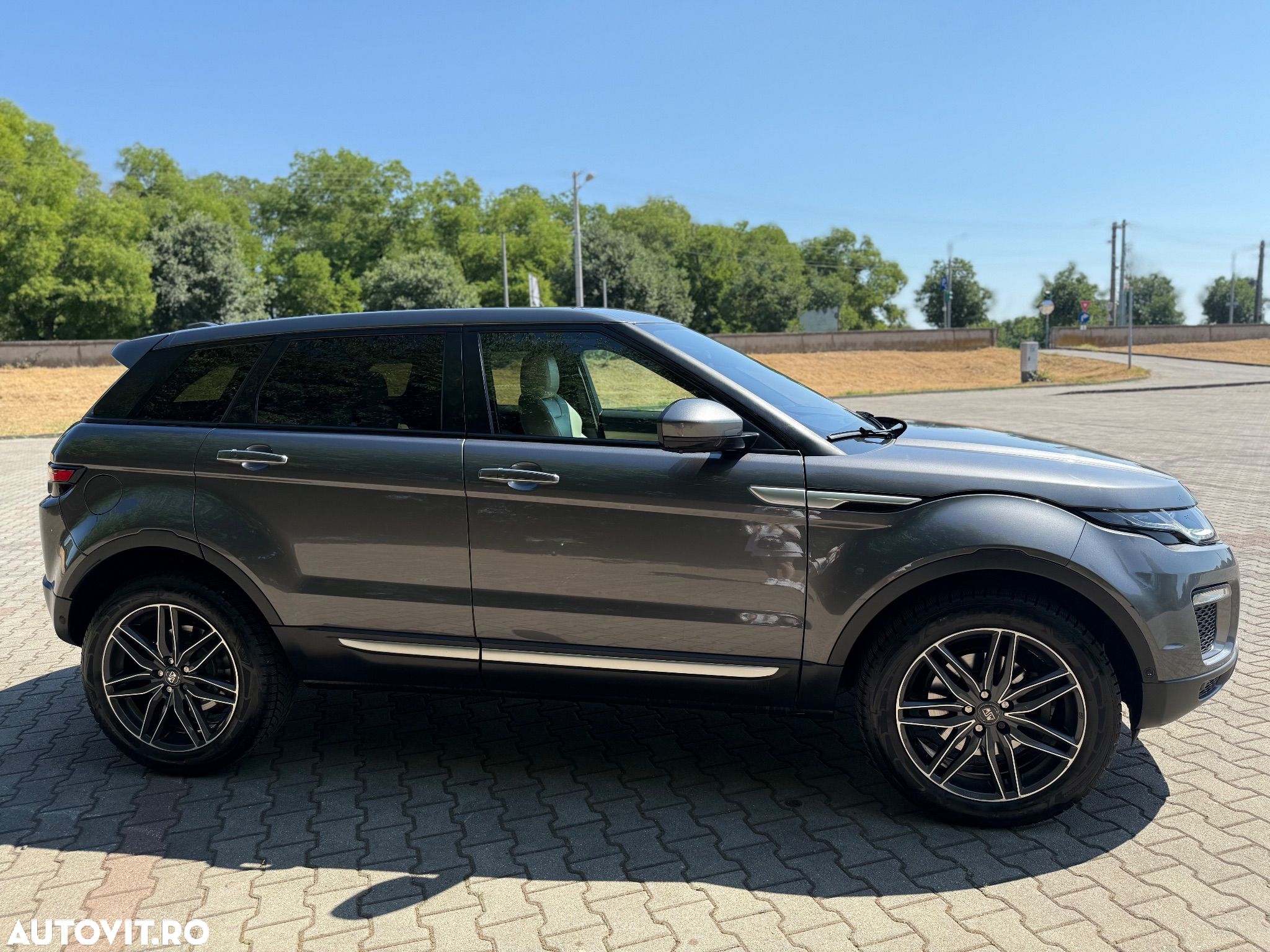 Land Rover Range Rover Evoque - 1