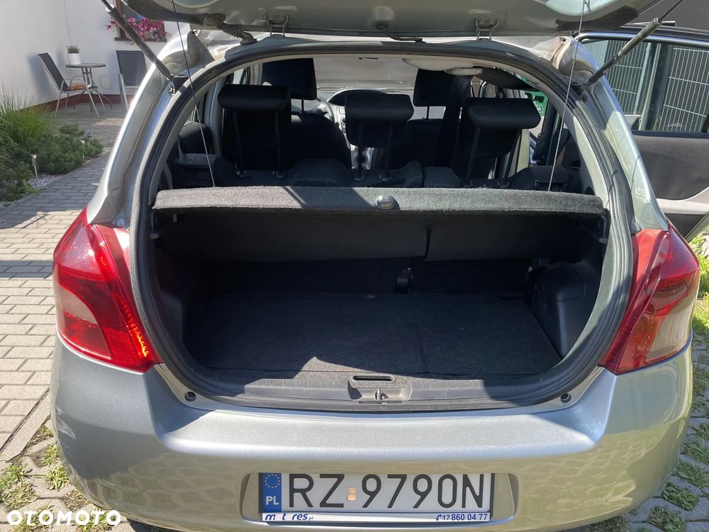 Toyota Yaris 1.0 Terra - 11