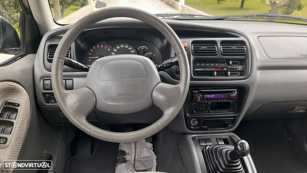 Suzuki Grand Vitara Metal Top 2.0 L - 19