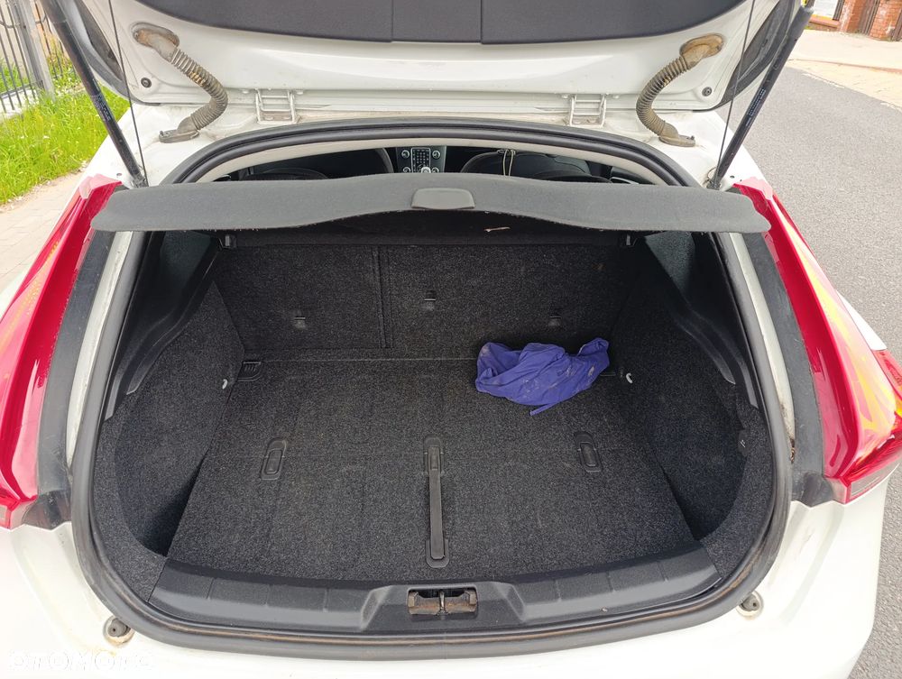 Volvo V40 D3 You - 14