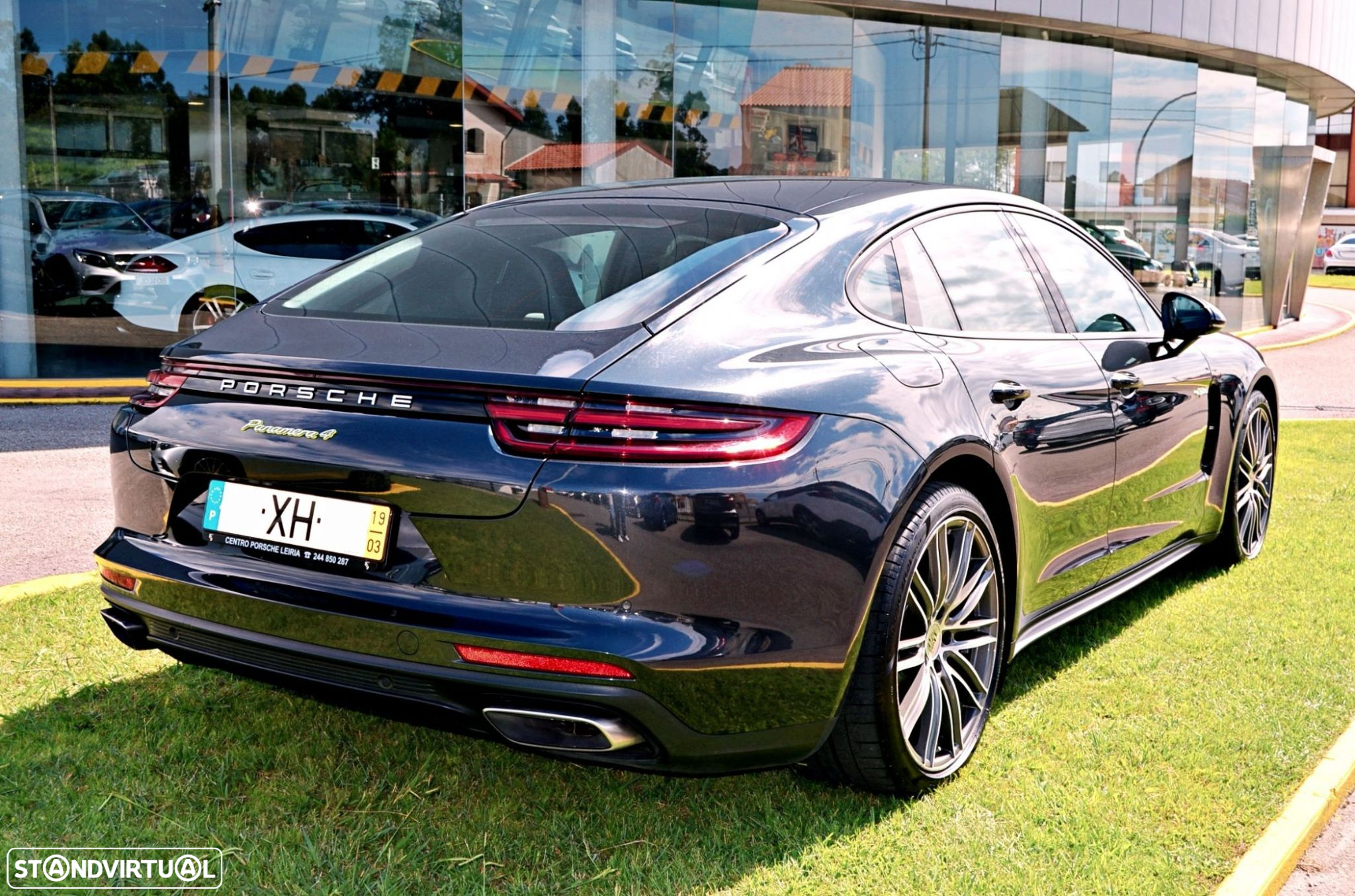 Porsche Panamera 4 E-Hybrid - 44