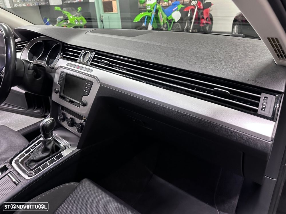 VW Passat Variant 2.0 TDi Confortline DSG - 36