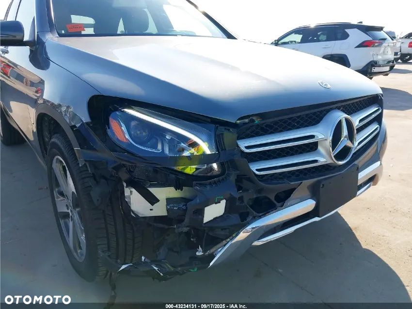 Mercedes-Benz GLC - 12