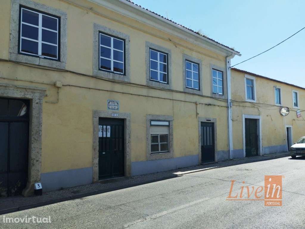 Três Moradias em Banda para Remodelação Total em São Julião do Tojal - Grande imagem: 3/27