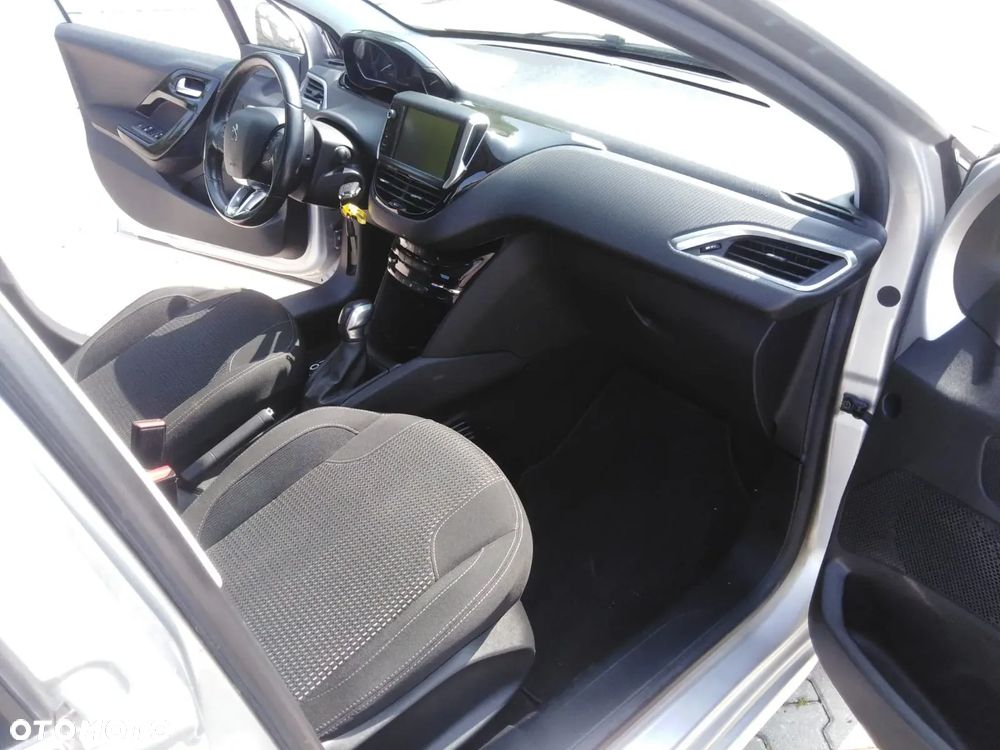 Peugeot 208 1.6 BlueHDi Allure S&S - 12