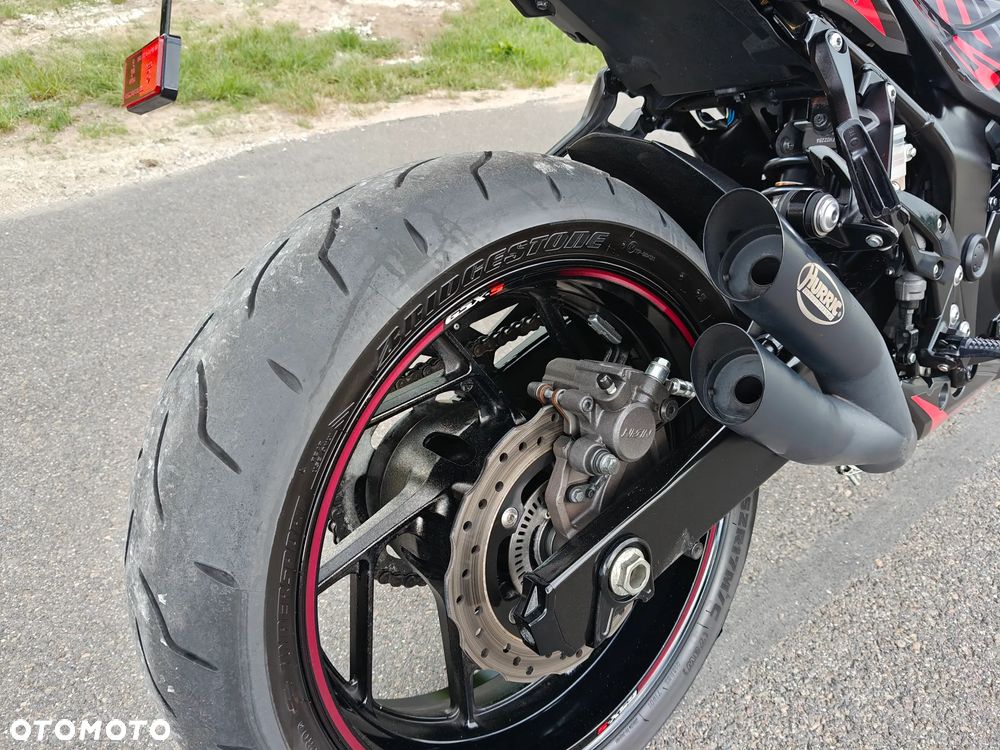 Suzuki GSX - 17