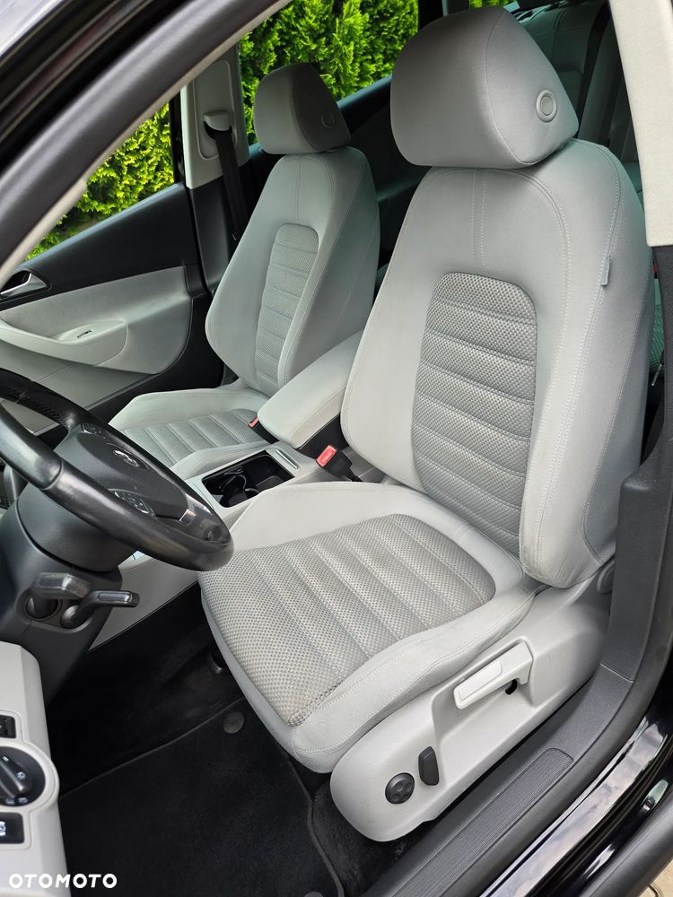 Volkswagen Passat 2.0 TDI DPF BlueMotion Technology Sportline - 16