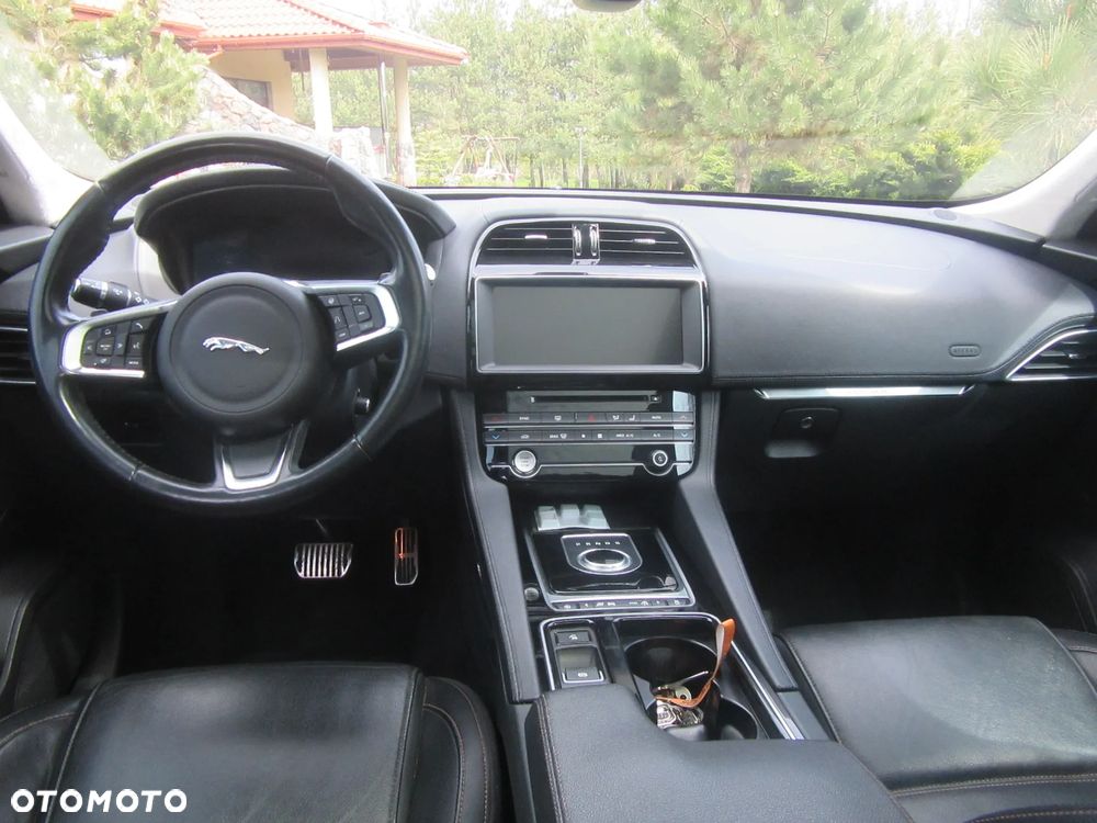 Jaguar F-Pace 30t AWD Prestige - 10