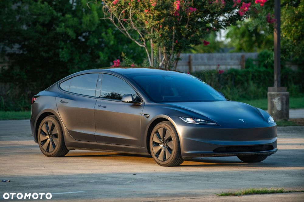Tesla Model 3 - 2