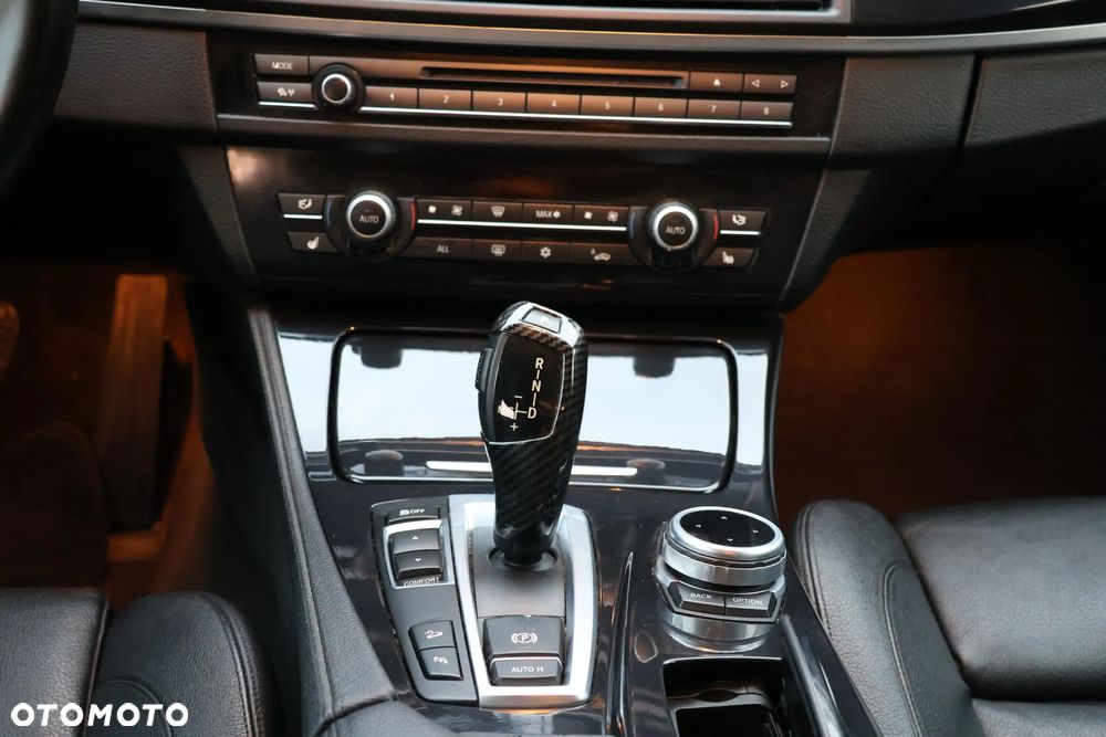 BMW Seria 5 525d xDrive Luxury Line - 7