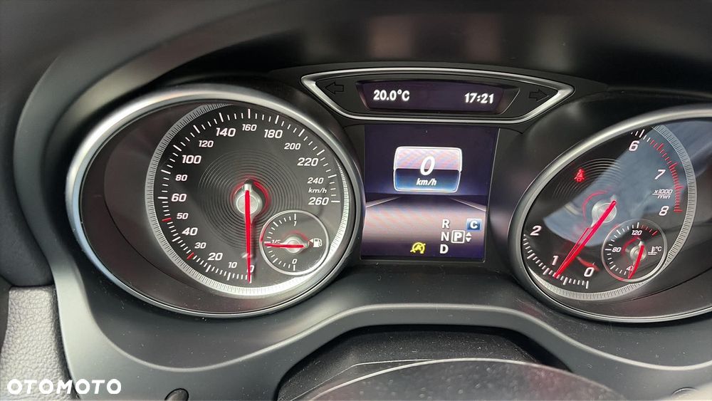 Mercedes-Benz GLA 180 7G-DCT Style - 24