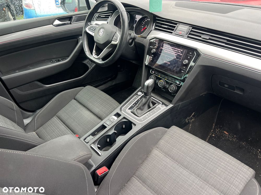 Volkswagen Passat 1.6 TDI SCR DSG Business - 5