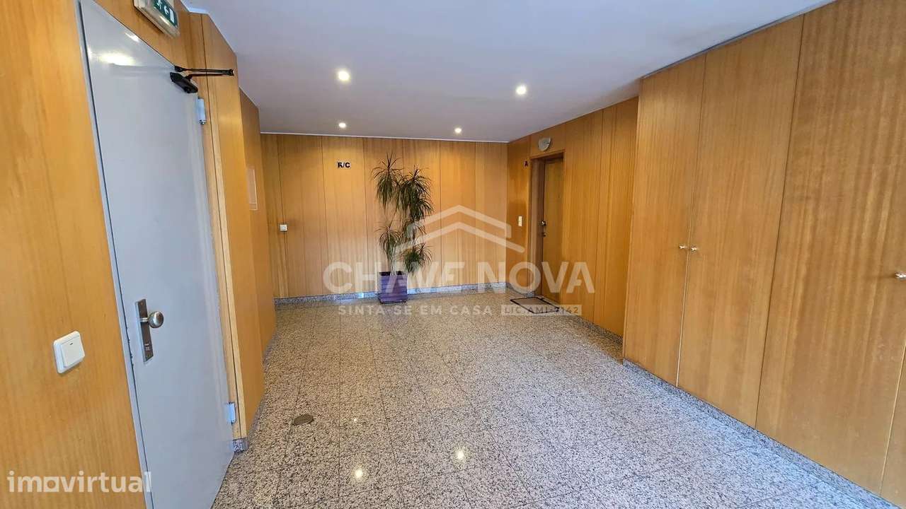 T2 com varanda e lugar de garagem na Prelada - Porto - Grande imagem: 5/18