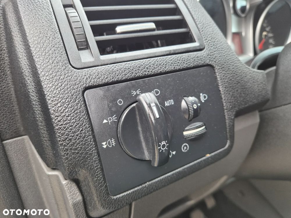 Ford Kuga 2.0 TDCi 2x4 Titanium - 14