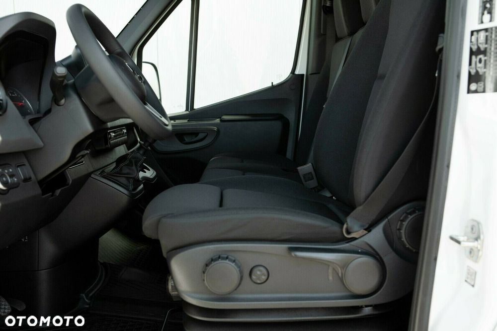 Mercedes-Benz Sprinter - 25