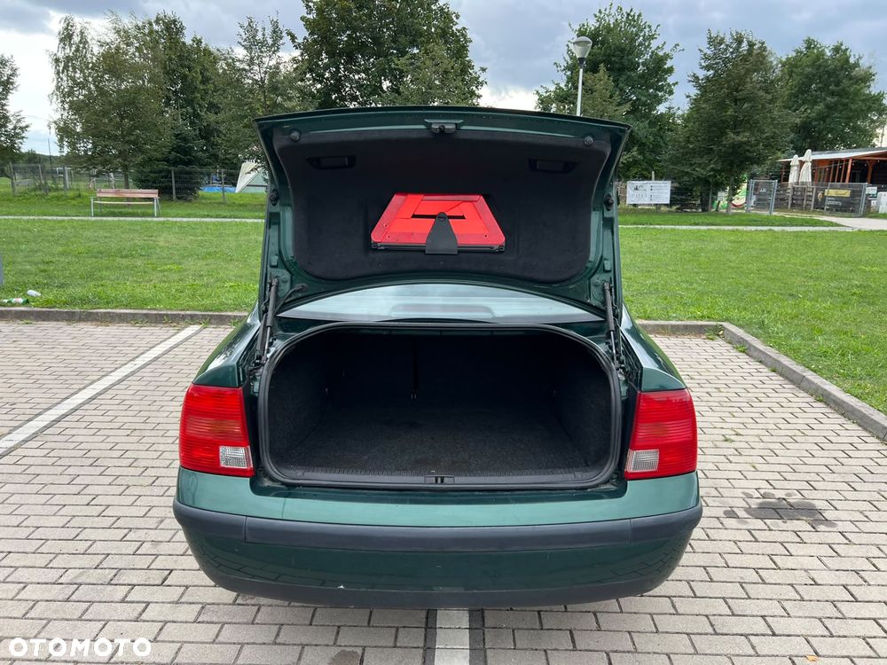 Volkswagen Passat - 12