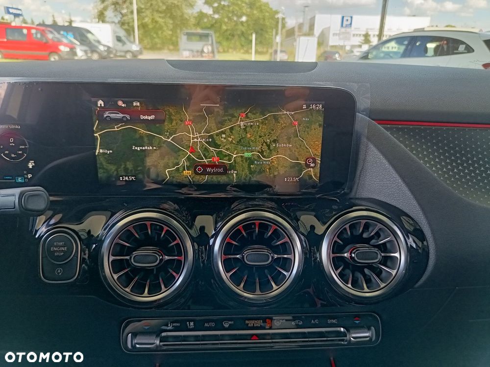 Mercedes-Benz GLA - 27