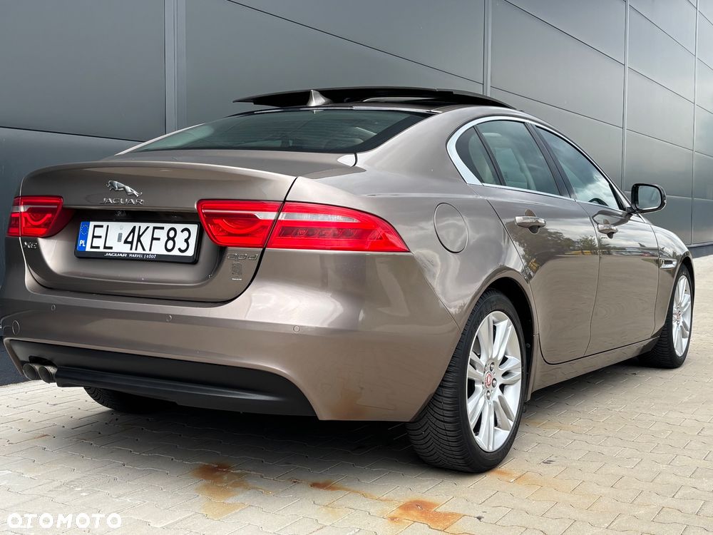 Jaguar XE 2.0 D Prestige - 5