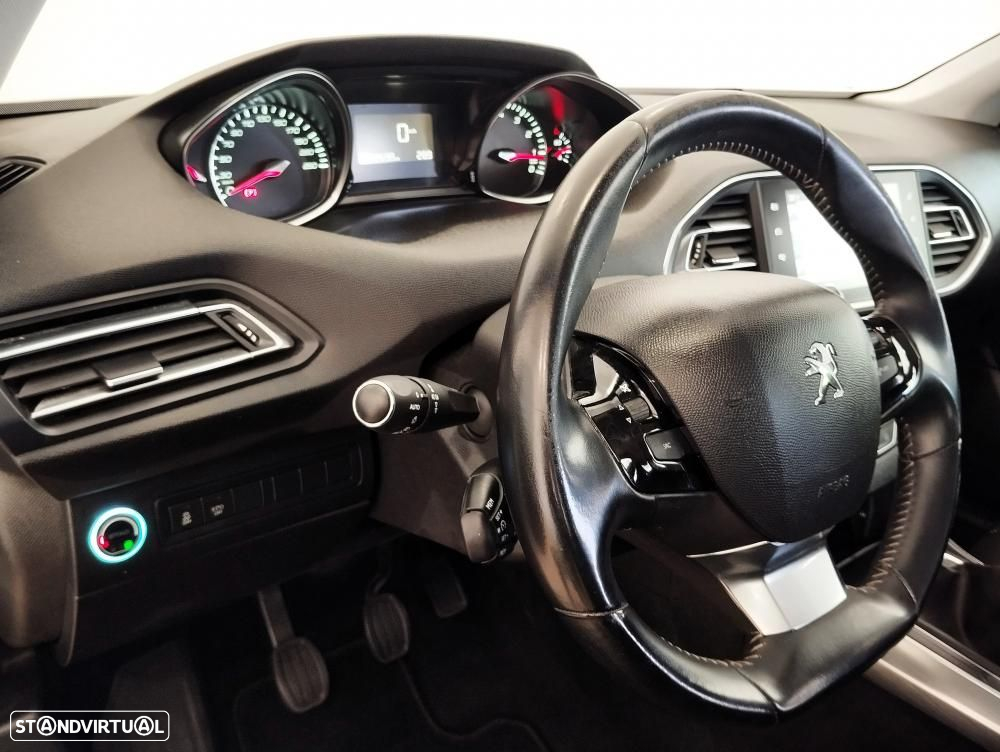 Peugeot 308 1.2 PureTech Allure - 25