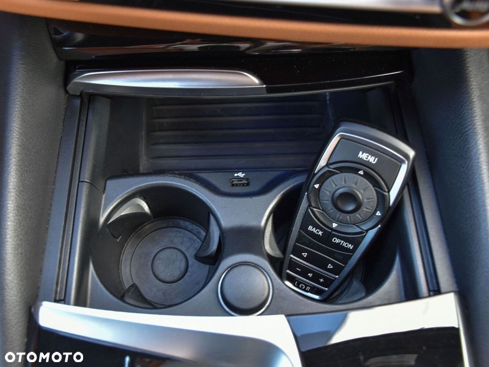 BMW Seria 5 530i GPF Luxury Line sport - 26