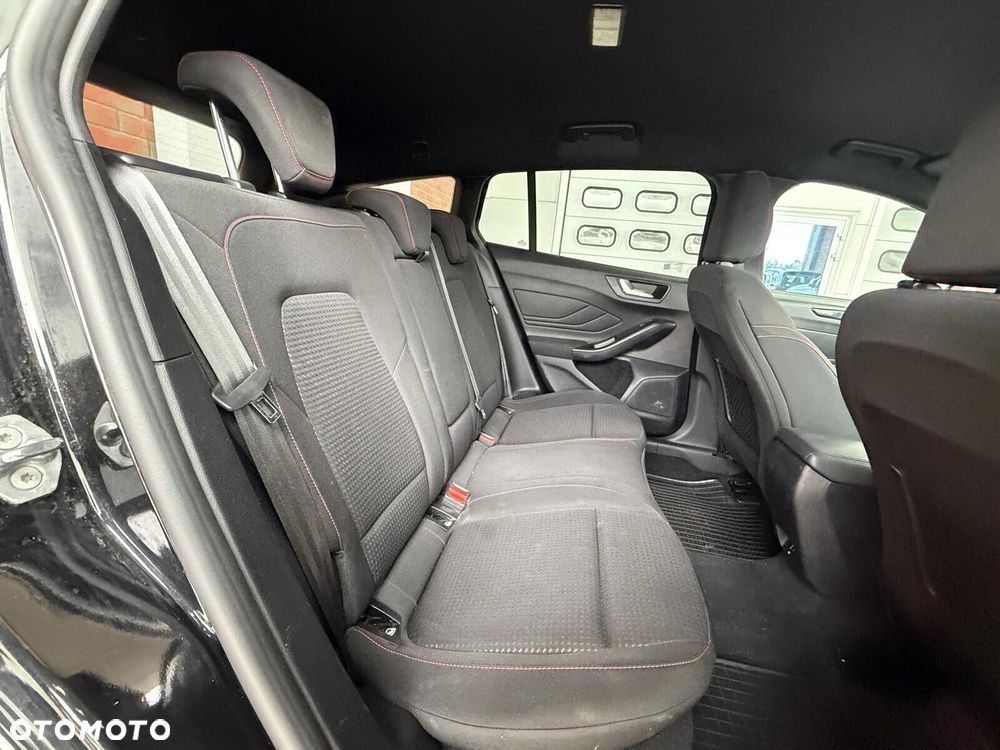 Ford Focus 1.0 EcoBoost mHEV ST-Line X - 13