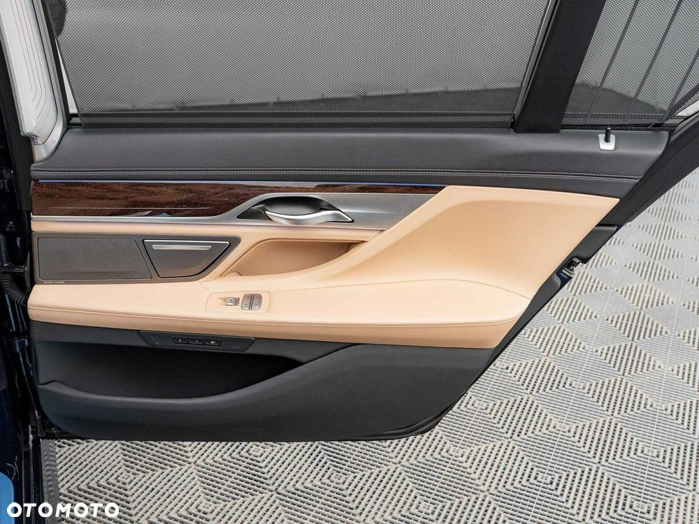 BMW Seria 7 - 31