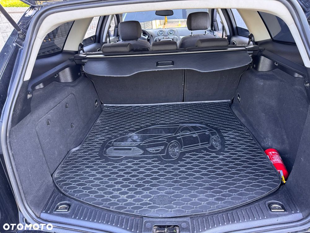 Ford Mondeo 2.0 Ambiente - 11