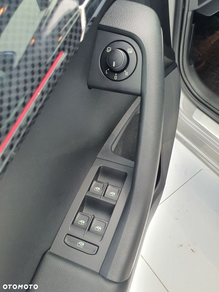 Skoda Octavia 2.0 TSI RS DSG - 9