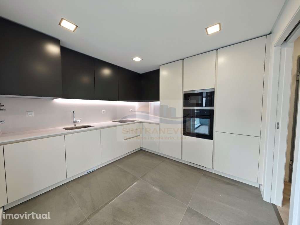 Luxuoso apartamento T2 na Parede com varanda e vista desafogada - Grande imagem: 2/38