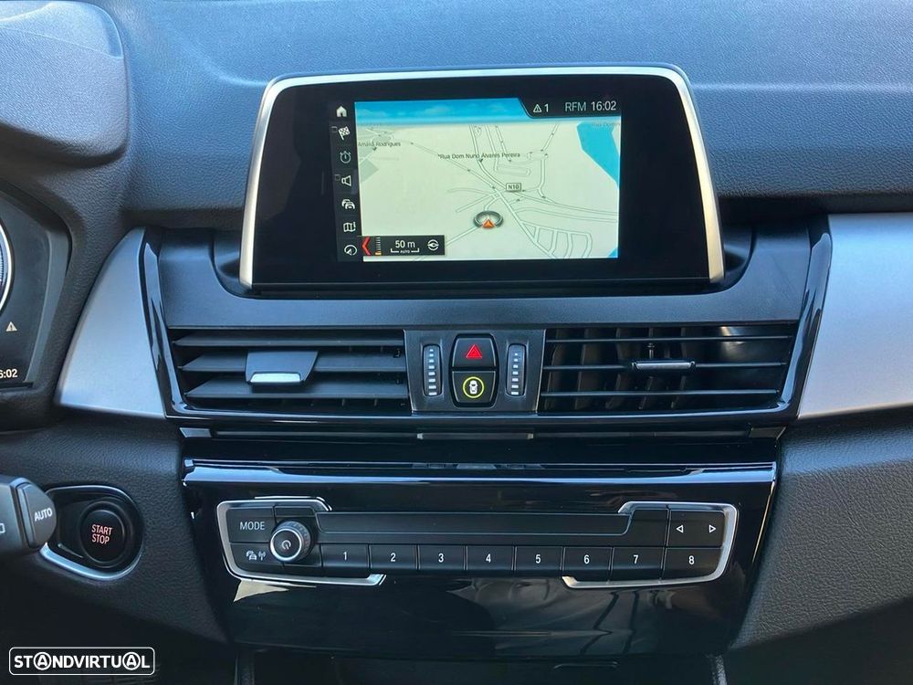 BMW 225xe Active Tourer - 13