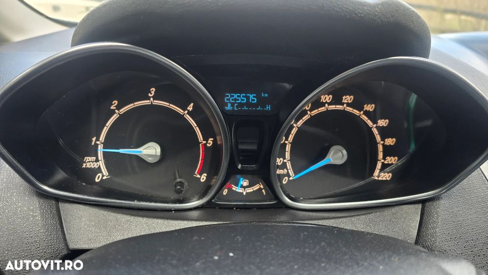 Ford Fiesta 1.5 TDCi DPF Titanium - 5