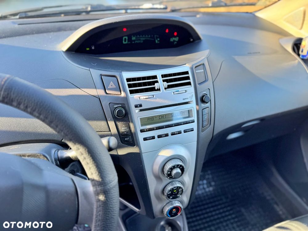 Toyota Yaris 1.0 Terra - 23