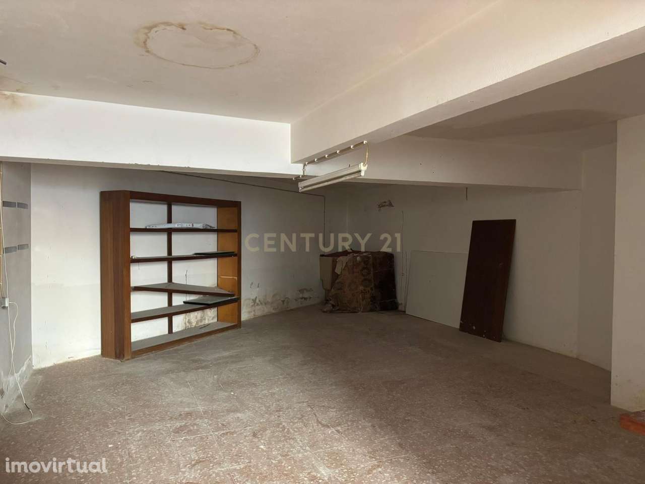 Armazém com grande área em Portimão - Grande imagem: 3/5