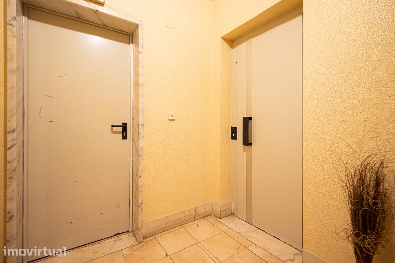 Apartamento T3 c/ 2 WCs e Sala c/ Lareira em Monte Abraão, Sintra - Grande imagem: 4/34
