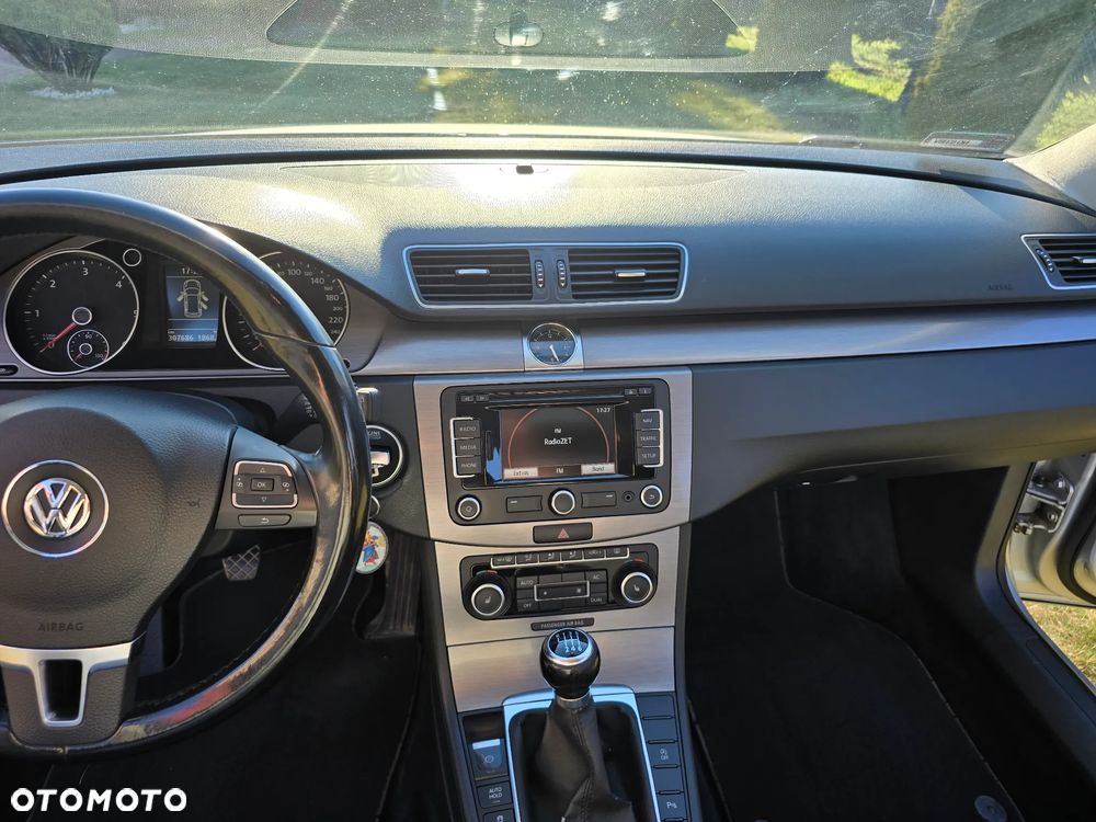 Volkswagen Passat 2.0 TDI BlueMotion Technology Exclusive - 23