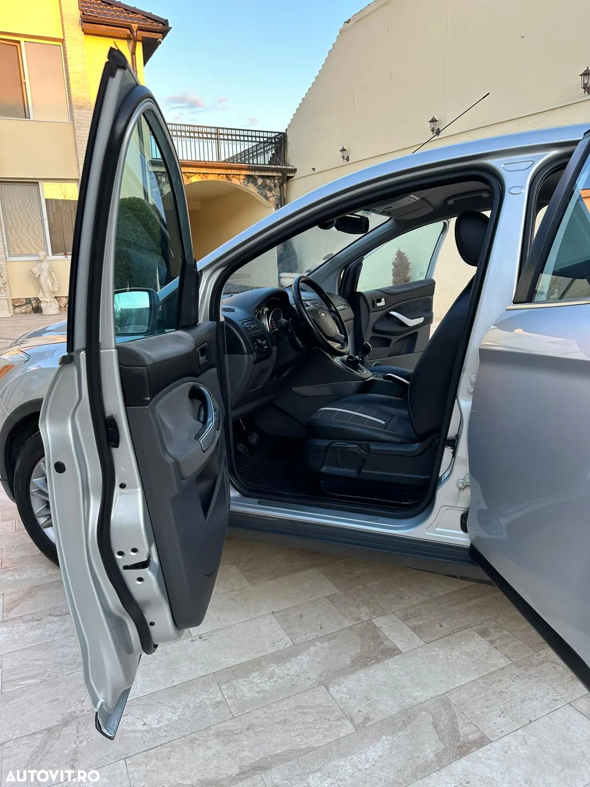Ford Kuga - 5